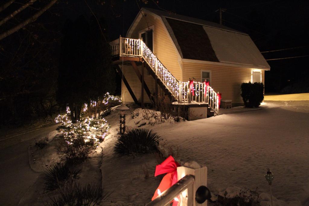 فيلا Trickling Waters Retreat Marquette المظهر الخارجي الصورة