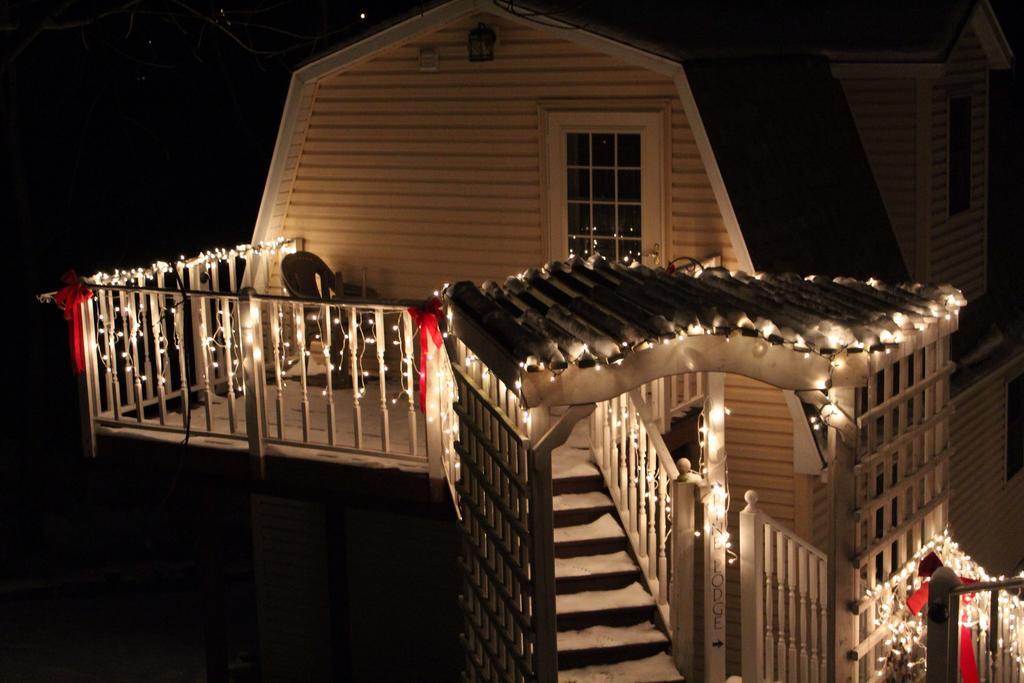 فيلا Trickling Waters Retreat Marquette الغرفة الصورة
