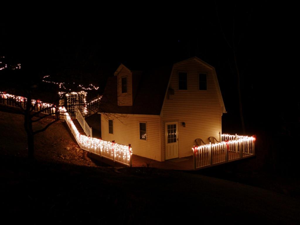 فيلا Trickling Waters Retreat Marquette المظهر الخارجي الصورة