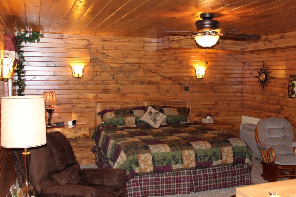 فيلا Trickling Waters Retreat Marquette الغرفة الصورة