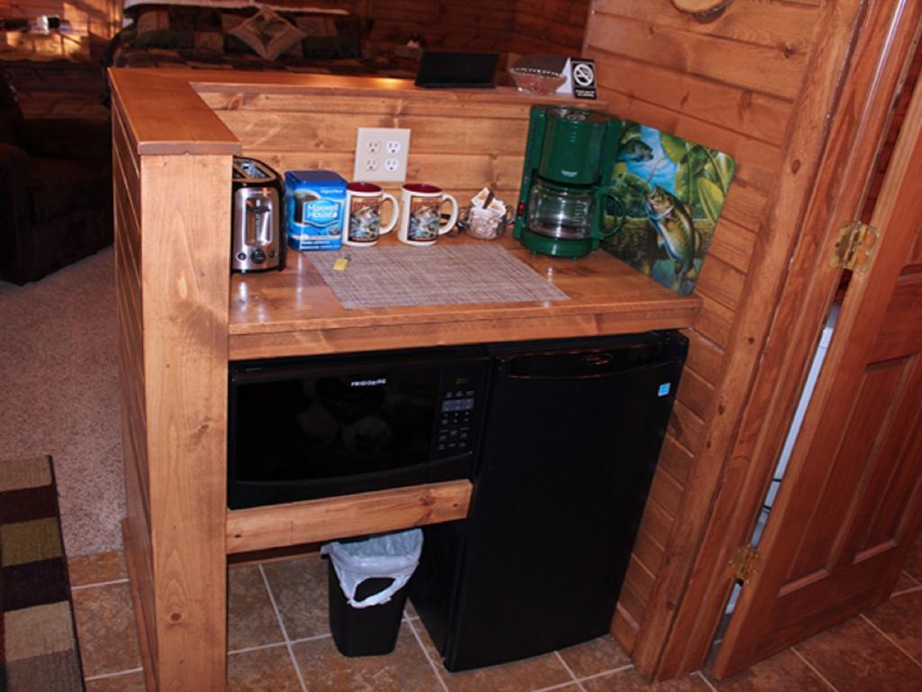 فيلا Trickling Waters Retreat Marquette الغرفة الصورة