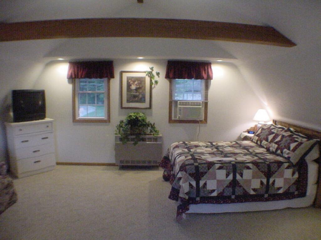 فيلا Trickling Waters Retreat Marquette المظهر الخارجي الصورة