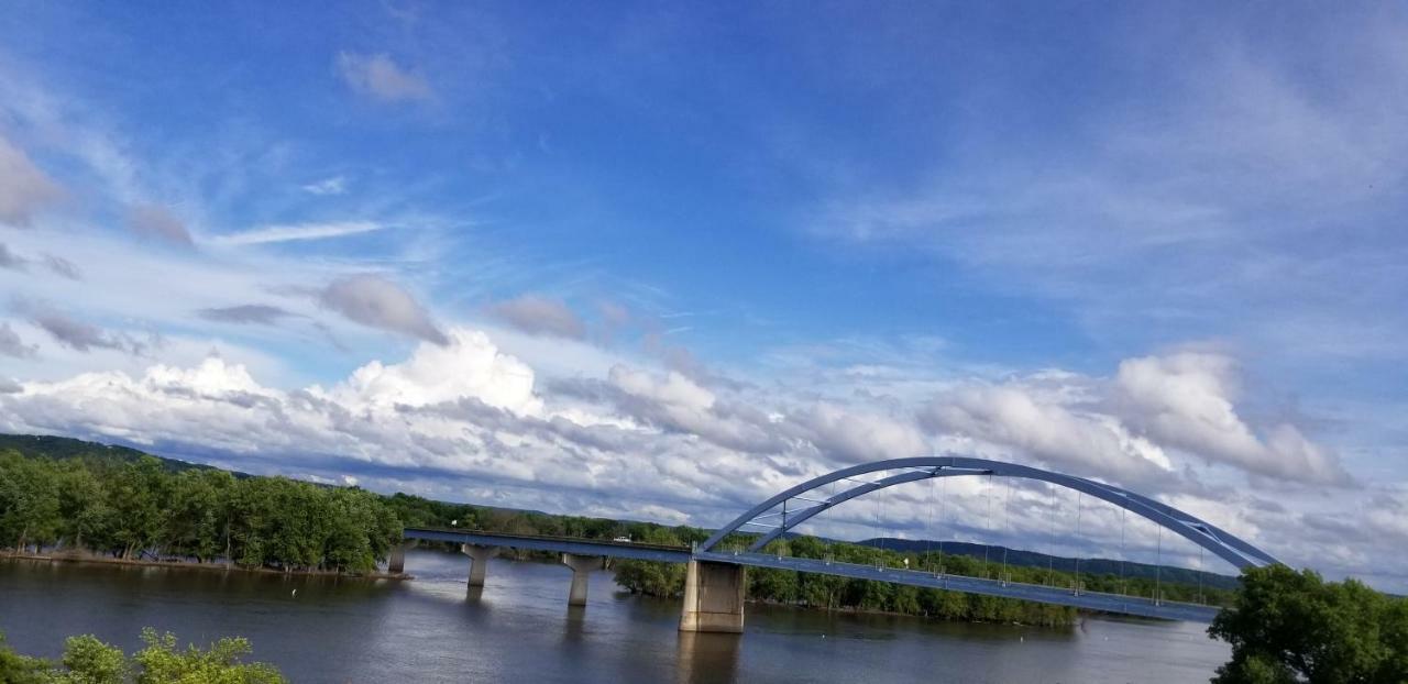 فيلا Trickling Waters Retreat Marquette المظهر الخارجي الصورة
